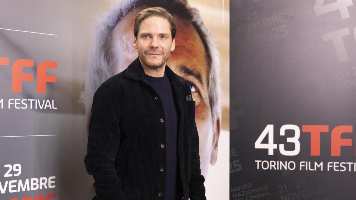 Daniel Bruhl, intervista al Niki Lauda di Rush: le auto dell'attore, l'Alfa Romeo Giulia