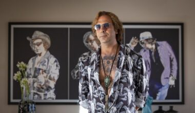 «Buen Camino», inizia il conto alla rovescia per l'uscita nelle sale del nuovo film di Checco Zalone. Le prevendite segnano già il sold out