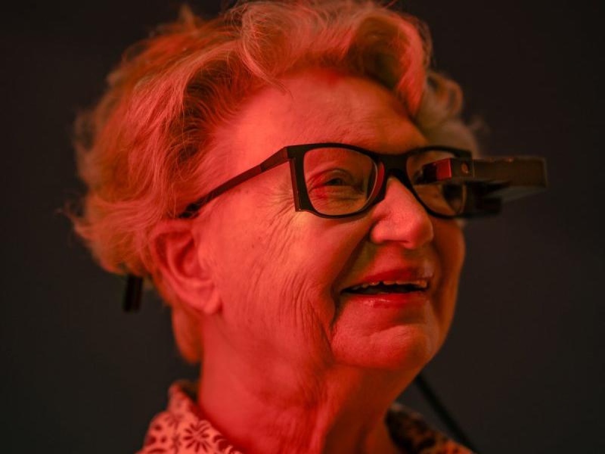 Prima, il microchip retinico che «restituisce» la vista: la storia di Alice e il futuro delle interfacce cervello-computer