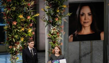 Machado è riuscita a fuggire dal Venezuela: «Riabbraccerò la mia famiglia dopo due anni». La figlia ritira il Nobel per la pace al posto suo