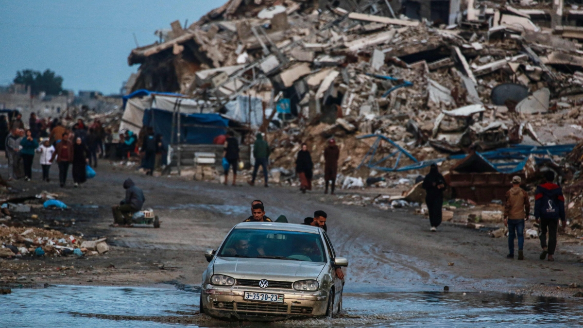 Gaza, le notizie sulla tregua Israele-Hamas in diretta | Tempesta a Gaza, bambina muore di freddo. «Gli Usa annunceranno il Consiglio per la pace a fine mese e hanno invitato l'Italia a farne parte»