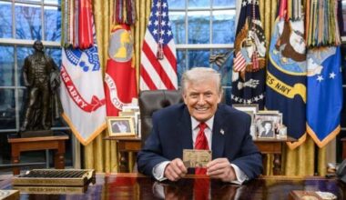 Trump lancia la Gold Card, visto da un milione di dollari: per i super-ricchi percorso rapido per la cittadinanza