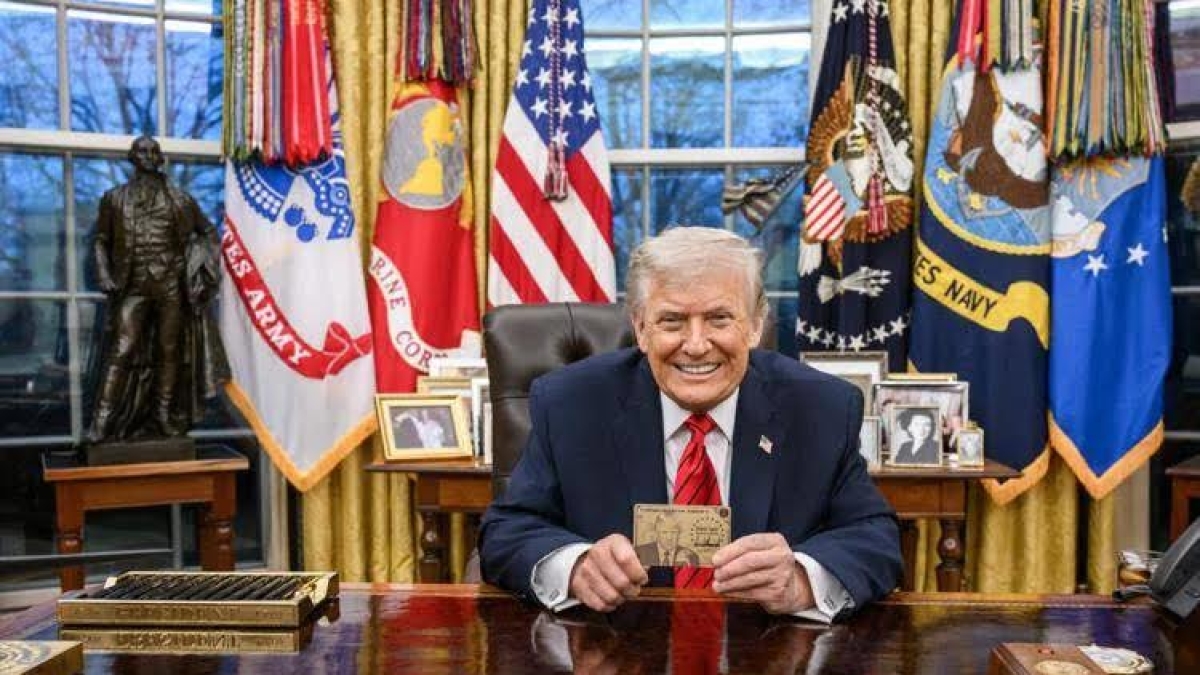 Trump lancia la Gold Card, visto da un milione di dollari: per i super-ricchi percorso rapido per la cittadinanza