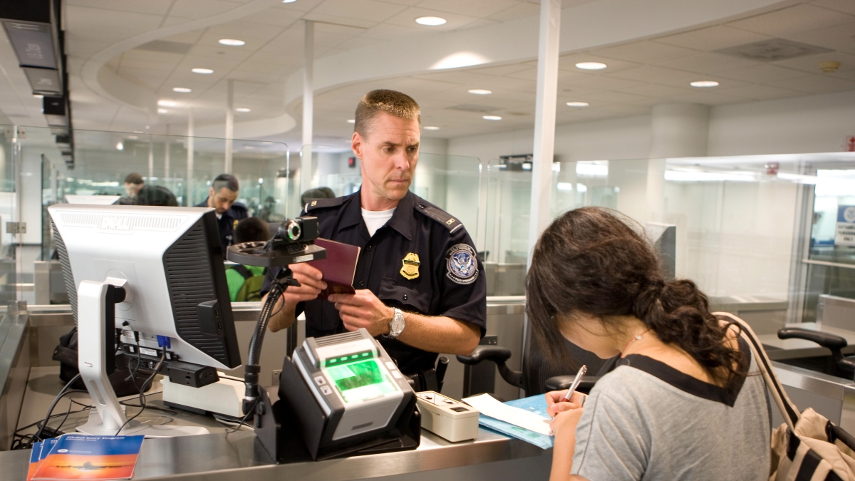 Turisti spaventati dalla stretta Usa con controlli sui social per entrare: primi viaggi cancellati