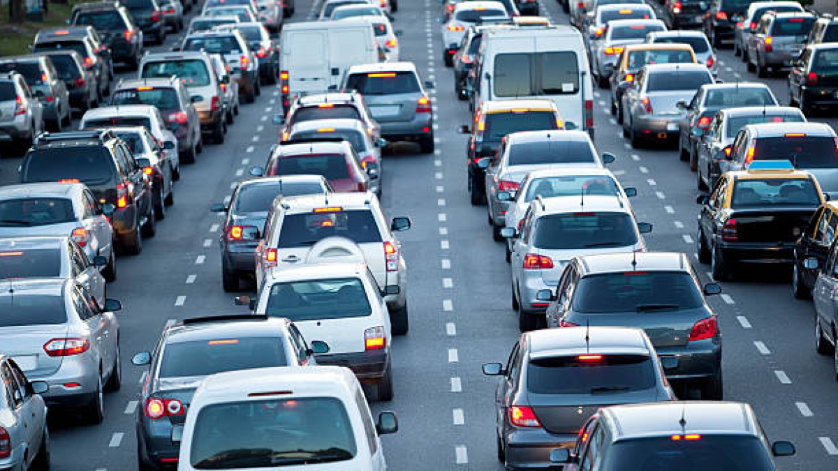 Auto, retromarcia Ue: restano i motori diesel e benzina, maxi incentivi per le mini car elettriche prodotte in Europa