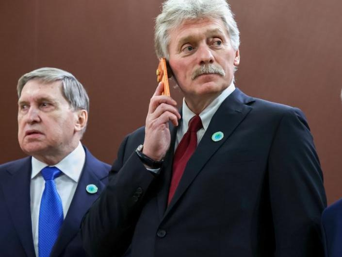 Ushakov: «Il Donbass è nostro». La Russia alza la posta: nessuna «correzione» al vertice dell’Alaska