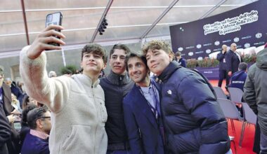 Atreju, Conte per un’ora sul ring con un messaggio al Pd: «Non siamo alleati». Duello show tra Renzi e Casellati, Calenda strappa applausi