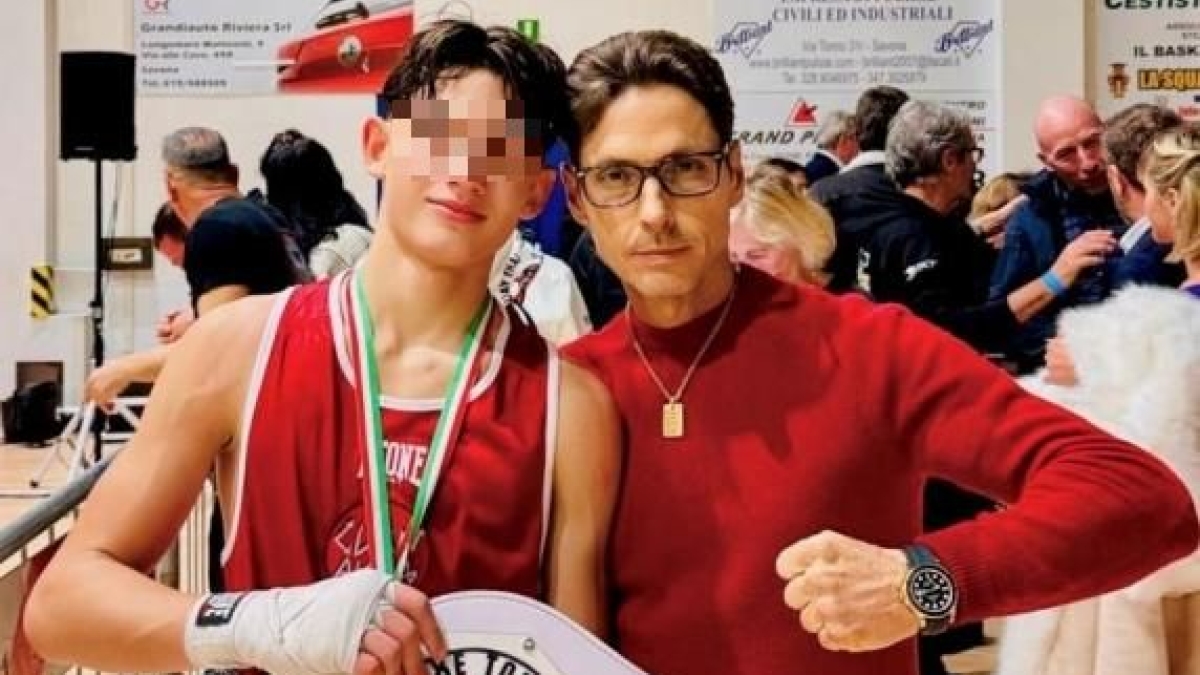 Lorenzo Mattia Berlusconi vince al debutto nel pugilato federale davanti a papà Pier Silvio