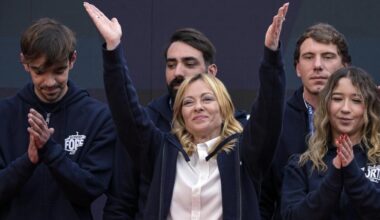 Meloni, ad Atreju 61 minuti tra orgoglio e campagna elettorale: da Schlein a Salis, da Albanese a Landini, tutti gli attacchi alla «sinistra che rosica»