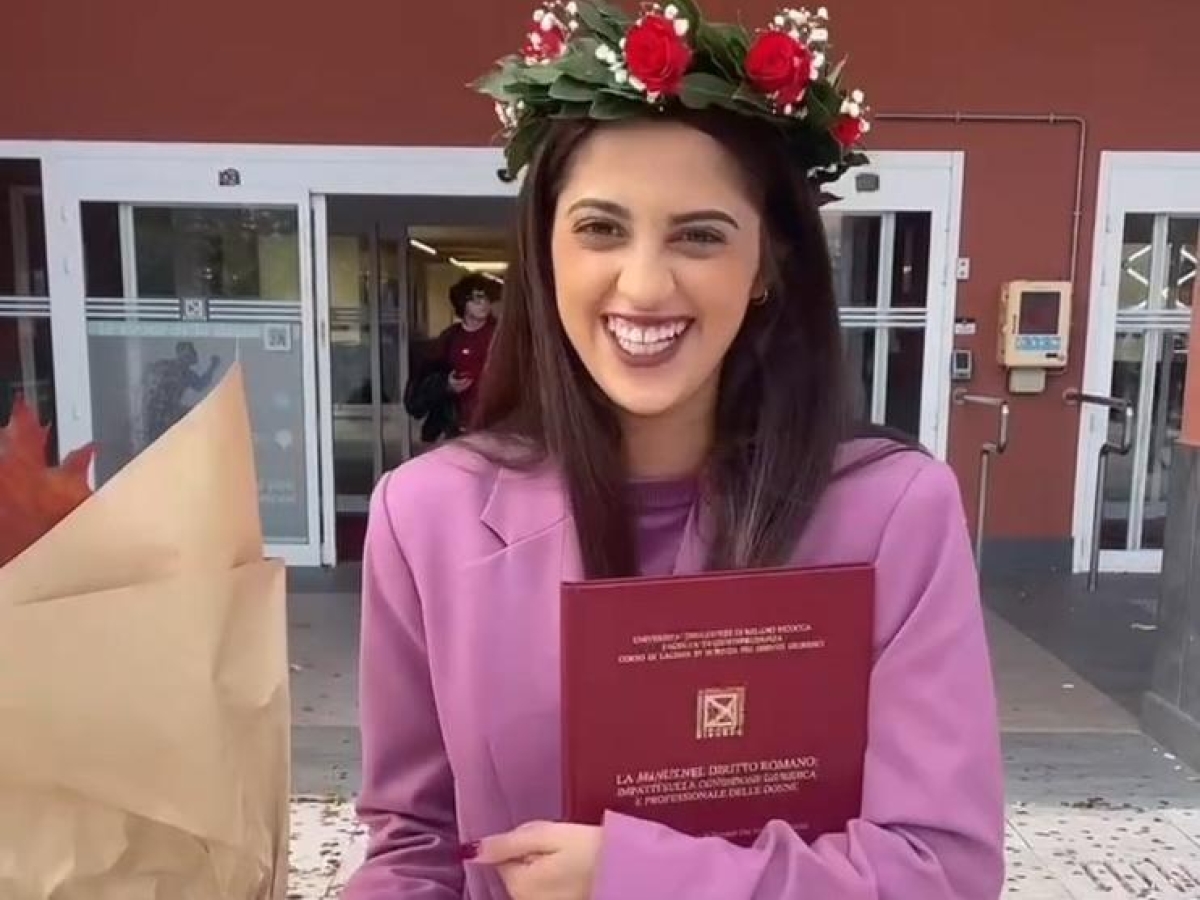 La laurea di Farwa Sajid, cinque anni di Legge fatti in due alla Bicocca di Milano: «Non posso perdere tempo»
