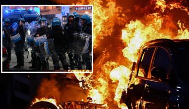 Scontri fra tifosi prima di Genoa-Inter, feriti due agenti: fumogeni e bombe carta, cosa è successo