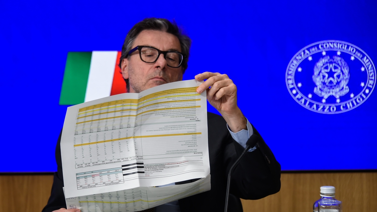 Manovra, la linea di Giorgetti di fronte alle richieste dei partiti: i saldi non si cambiano, si lavorerà anche di notte