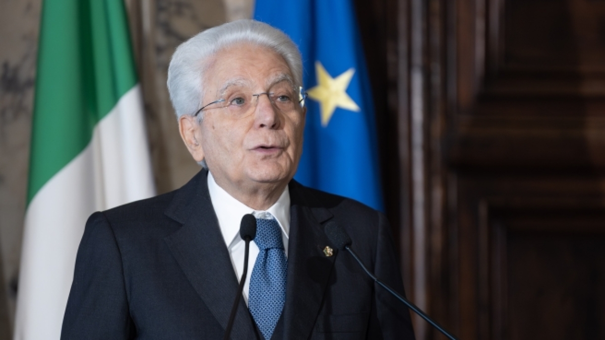 Mattarella: «La Russia vuole ridefinire con forza i confini dell'Europa». E sul caso Aitala: «Assurdo chiedere punizioni per i giudici delle corti internazionali»
