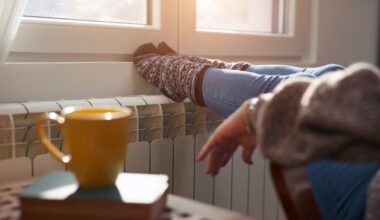 Perché alcuni hanno sempre le mani e i piedi freddi? Ecco i motivi (e cosa può voler dire)