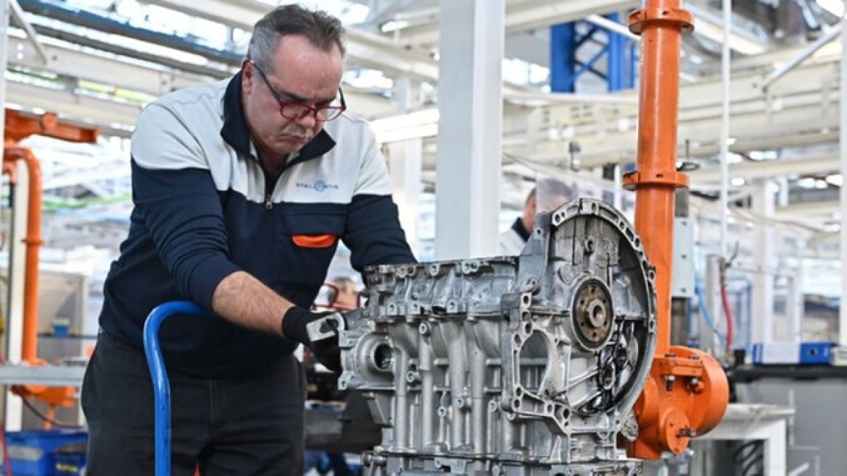 Lavoro, nel 2024 l’80% dei nuovi assunti ha più di 50 anni: giovani in fuga e ricambio generazionale fermo