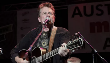 Addio a Joe Ely, icona del country rock. Il ricordo di Bruce Springsteen: «Sono stato fortunato a salire sul palco con lui»