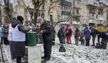 Ucraina - Russia, le notizie sul conflitto in diretta | Zelensky: presto piani di pace inviati a Mosca. Ma Putin attacca Kiev con una raffica di droni