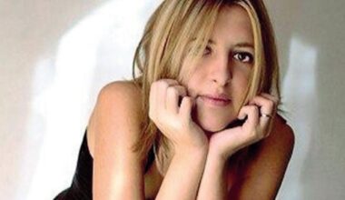 La grafologa Sara Cordella: «Serial killer, politici e vip, dalla firma leggo l'anima. La scrittura più brutta? Madre Teresa di Calcutta»