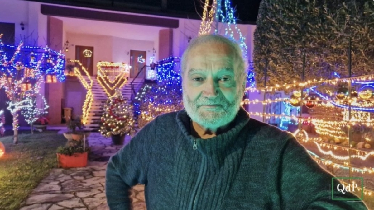 Oscar Bontempo, il trevigiano che addobba il giardino con 130mila luci di Natale: «Mi costa mille euro di bolletta, ma arrivano anche dall'Australia per vederlo»