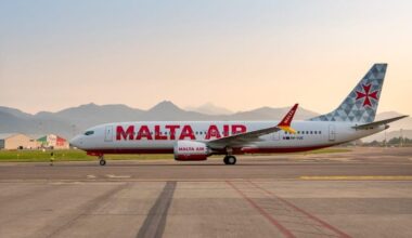 Volo Cracovia-Bergamo, parasole si stacca all’improvviso in cabina e spegne uno dei motori