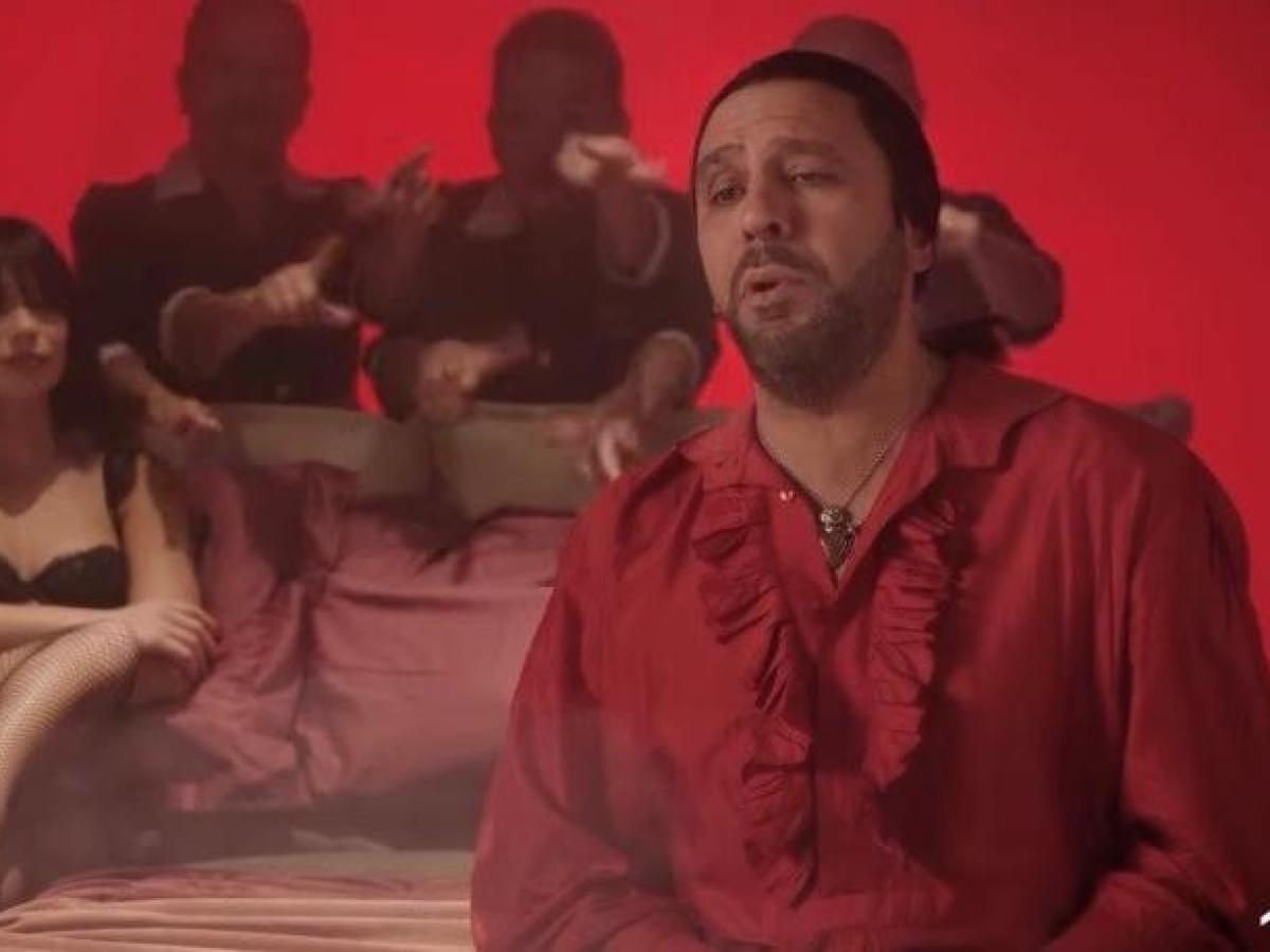 Checco Zalone, spot a reti unificate: «Il mio regalo di Natale è un omaggio alle donne»