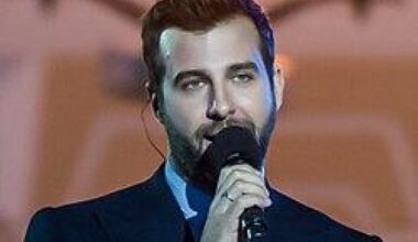 Chi è Ivan Urgant, il comico più famoso di Russia diventato un paria della tv (per colpa di un quadrato nero)