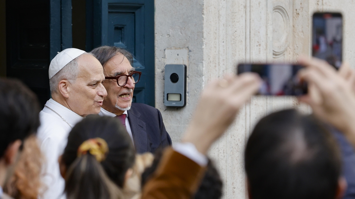 Papa Leone XIV al Senato per visitare la mostra sulla bibbia di Borso d'Este. L'incontro con La Russa: «Grande onore»