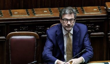 Dietrofront del governo su pensioni e condomini, spuntano i casi armi e referendum: manovra in ritardo