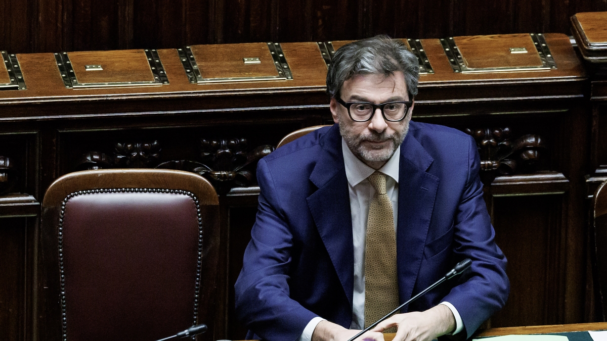 Dietrofront del governo su pensioni e condomini, spuntano i casi armi e referendum: manovra in ritardo