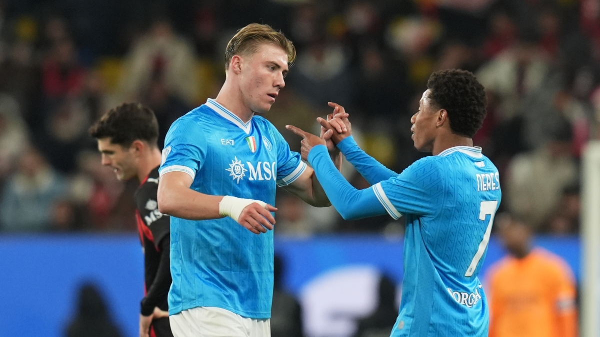 Pagelle Napoli-Milan Supercoppa: Hojlund indomabile (8), De Winter diabolico (4), Nkunku nel tunnel (4,5) - Corriere della Sera