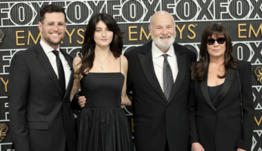 Rob Reiner e Michele Singer, i figli Jake e Romy rompono il silenzio dopo la morte dei genitori. «Un dolore inimmaginabile» (e nessun accenno al fratello)