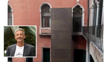 Venezia, via libera all'ascensore in cortile nel palazzo storico dove ha casa anche Fiorello. I residenti: «Decisione inconcepibile della Soprintendenza»