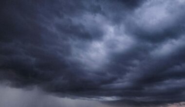 Previsioni meteo, fine settimana con nubi al Nord e piogge al Sud. Un ciclone invernale in arrivo verso le Feste