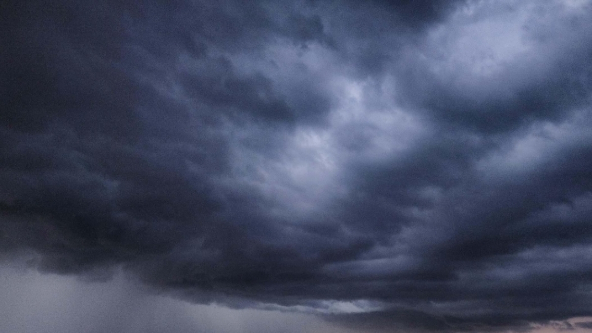 Previsioni meteo, fine settimana con nubi al Nord e piogge al Sud. Un ciclone invernale in arrivo verso le Feste