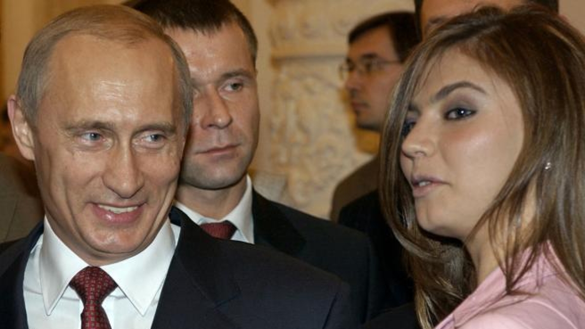 Putin «innamorato», ma di chi? Dalla ginnasta Alina Kabaeva alla studentessa Alisa Kharcheva, tutte le donne (e le scappatelle) dello zar
