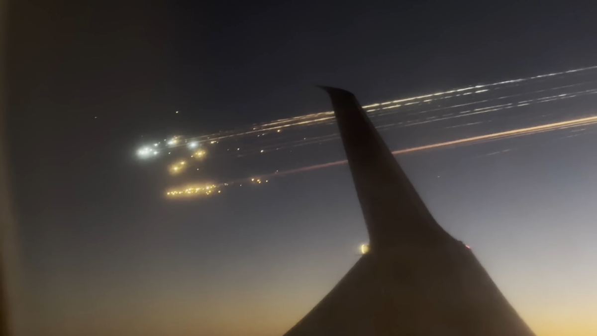 L’esplosione, l’allarme in ritardo, il caos: così il razzo di Musk ha messo in pericolo 450 passeggeri in volo