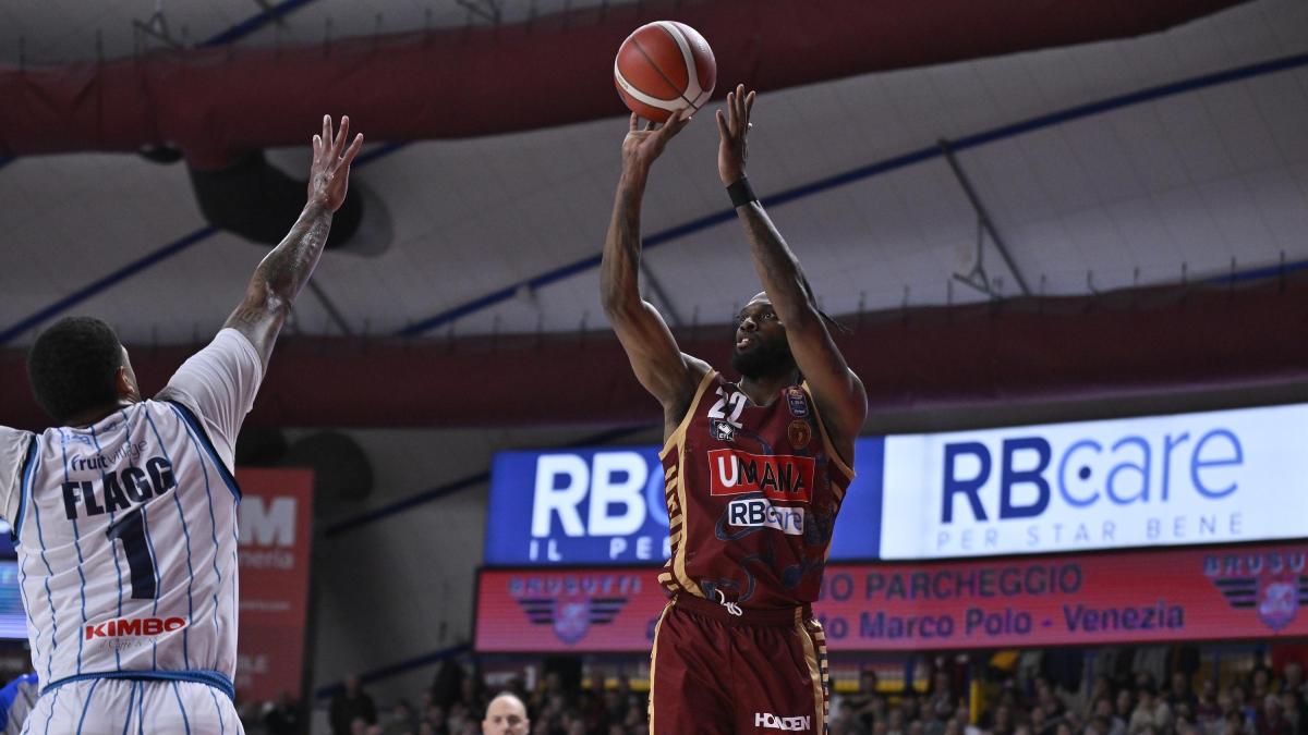 Basket Serie A: Venezia vola alle Final Eight, Trapani crolla a Sassari