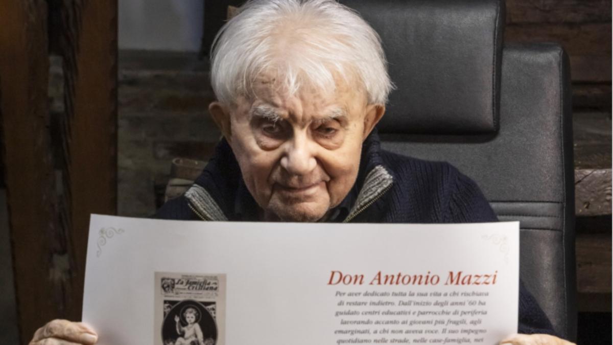 Don Antonio Mazzi «italiano dell'anno» per Famiglia Cristiana: «I bambini della famiglia nel bosco? Li riporterei a casa domani»