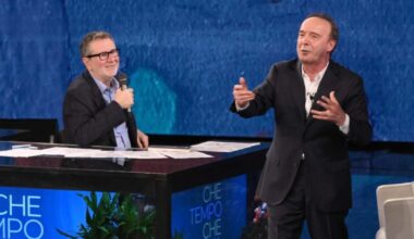 Roberto Benigni racconta la sua infanzia: «Quando mio padre tornò dalla guerra pesava 40 kg, entrò in casa e andò in coma. E mia mamma portò tre anatraccoli alla Madonna»