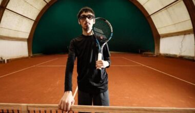 Ludovico De Checchi, il ventenne ipovedente che gioca a tennis: «Sento la pallina prima di vederla»