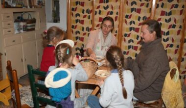 Famiglia nel bosco, l’ipotesi per Natale: «Il pranzo tutti assieme in comunità. Almeno Nathan potrebbe sedersi a tavola con i suoi figli»
