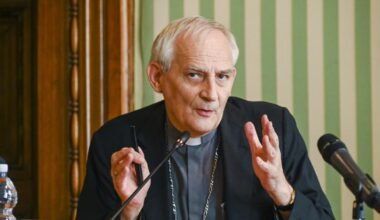 Zuppi: «Sì a una legge sul fine vita, il Parlamento segua la Consulta. Pace in Ucraina? Trump ha aperto una strada»