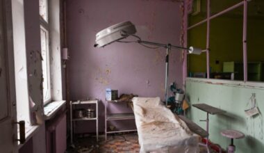 Ucraina, la guerra dei blackout. L'infermiere italiano: «Si lavora in reparti senza riscaldamento. I chirurghi operano con le lampade frontali»