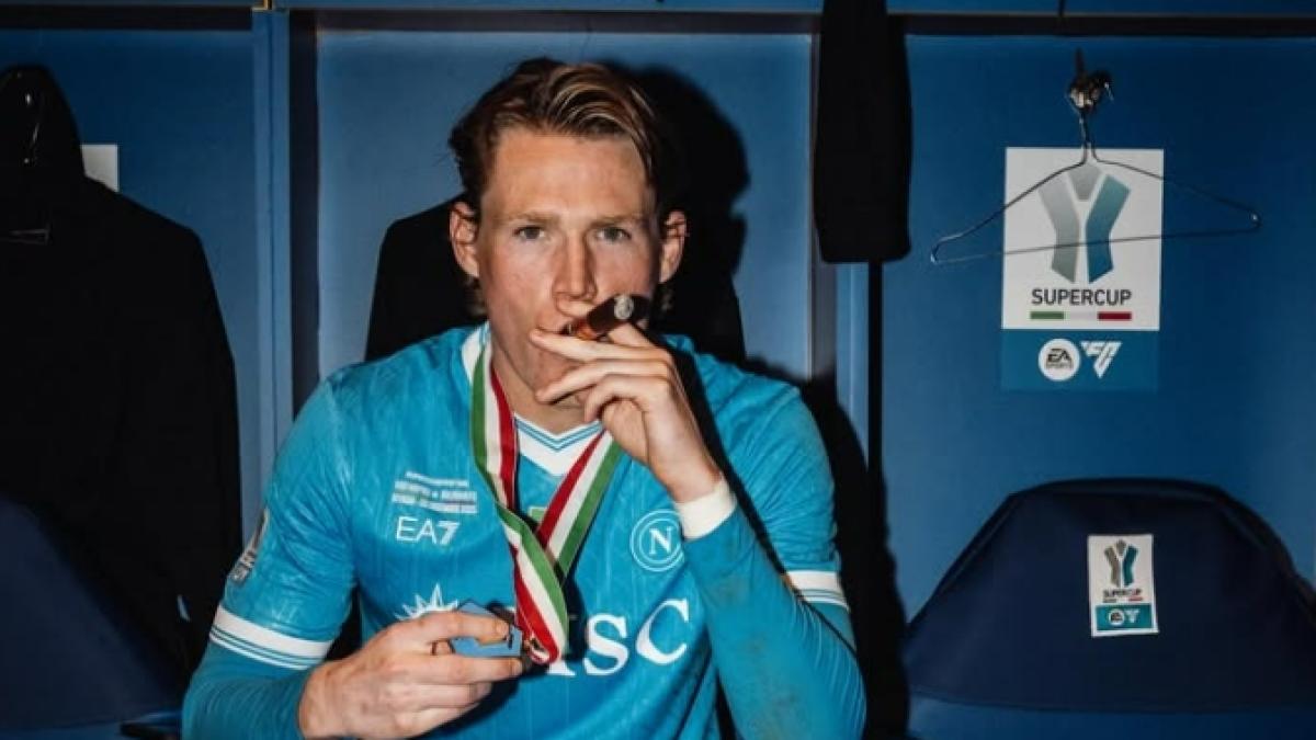 Napoli: da Lukaku a Juan Jesus, non c'è festa senza sigaro