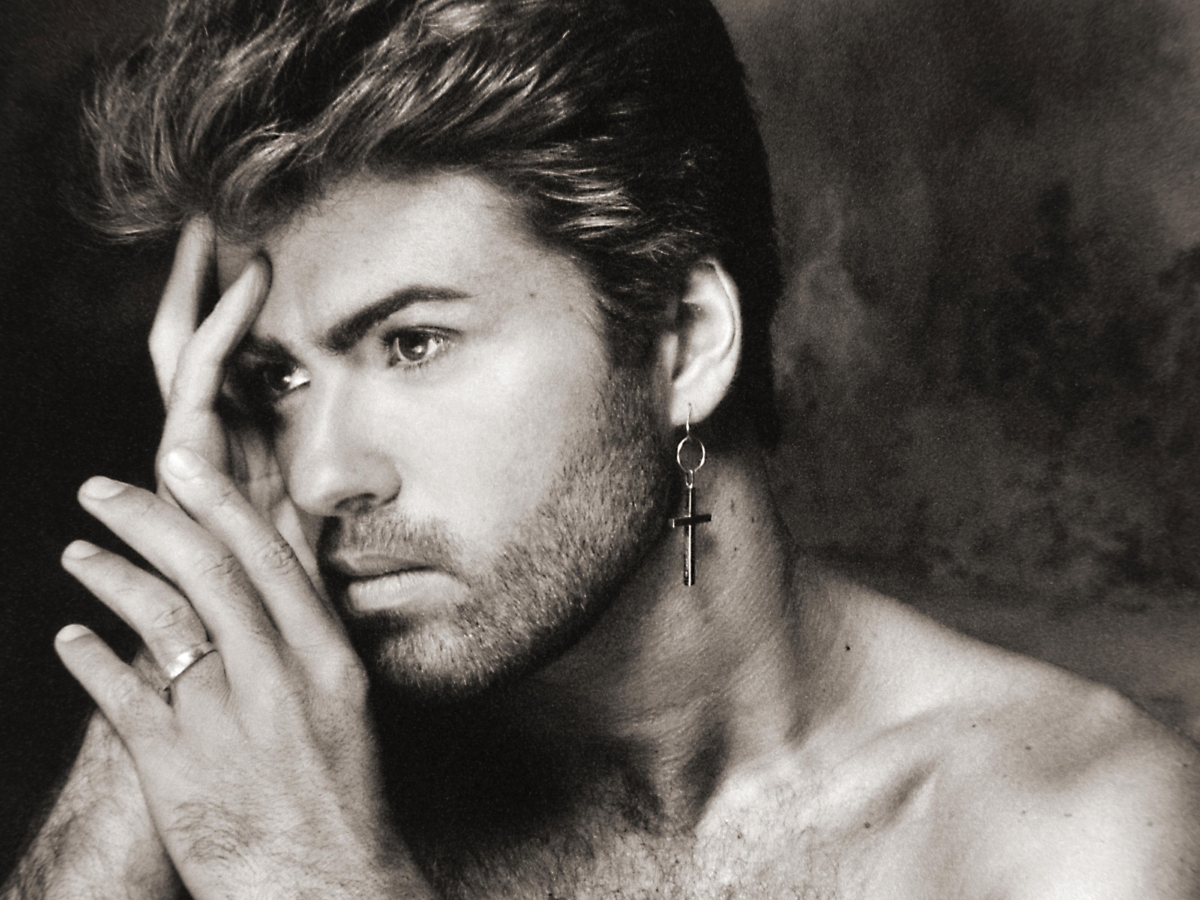 George Michael, morto a Natale 9 anni fa: ascesa e caduta di un genio (infelice) «processato» perché gay in tempi oscuri
