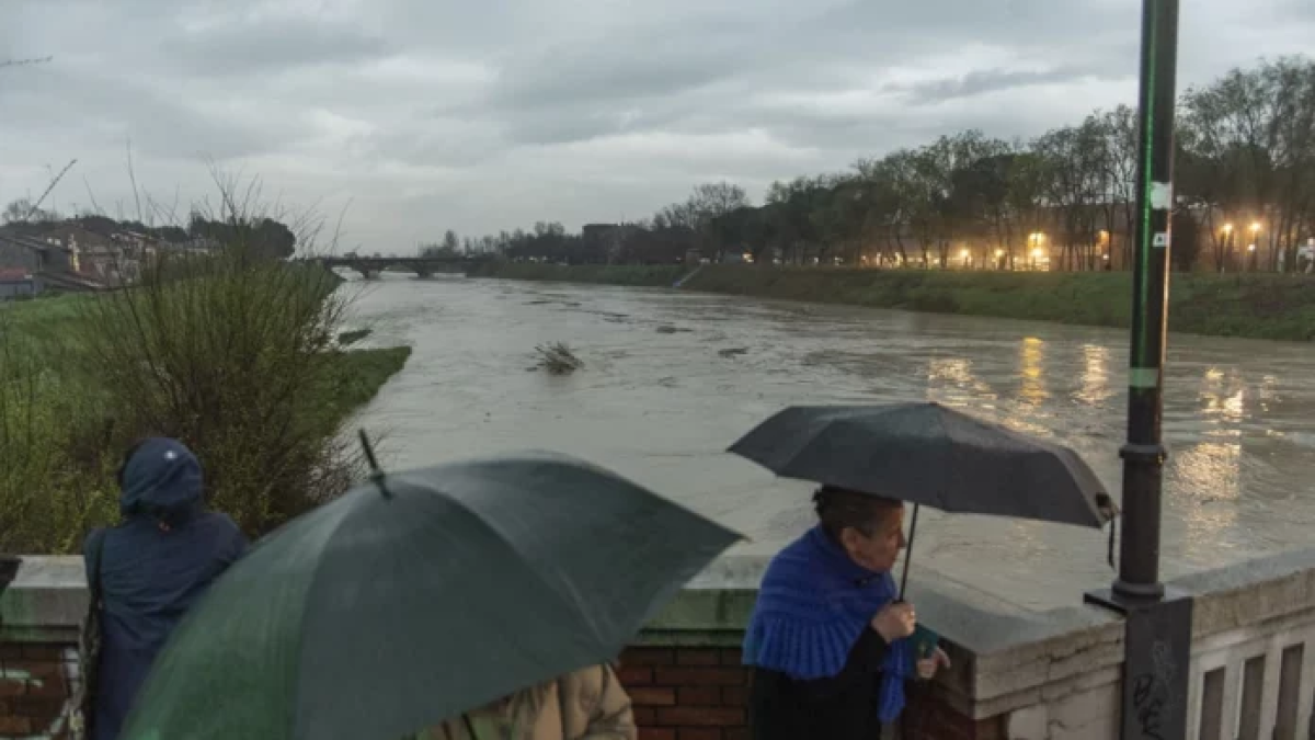 Maltempo Emilia-Romagna, Natale con l'allerta rossa. A Bologna a rischio i fiumi. San Lazzaro, ordini di evacuazione