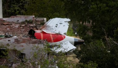 Aereo Air India precipitato, le manovre con la cloche del primo ufficiale e il silenzio del comandante. Le liti con gli Usa sull’inchiesta