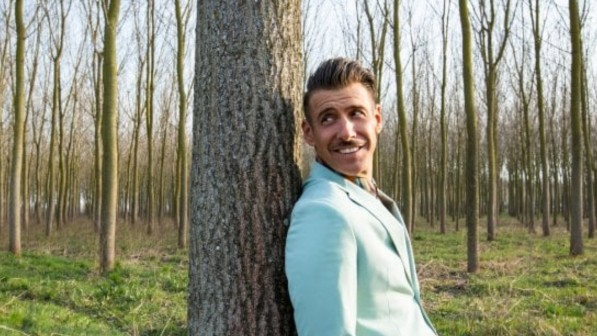Francesco Gabbani: «Ho scelto il sorriso ma ho ancora paura del buio. Vivo tra gli olivi, la felicità non è in un attico a Milano»