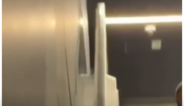 Metro C fermata Colosseo, piove sulle scale mobili e tornelli già fuori uso nella stazione appena inaugurata