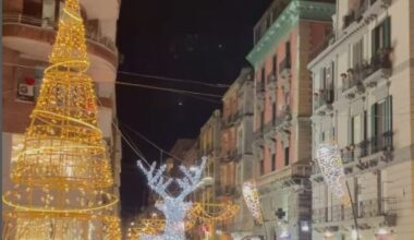 Natale, per luminarie e mercatini i sindaci spendono quasi 400 milioni: Napoli è in testa con 4,8 milioni (e doppia la seconda in classifica)